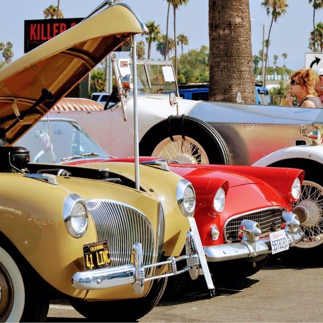 a group of cars parked in a parking lot