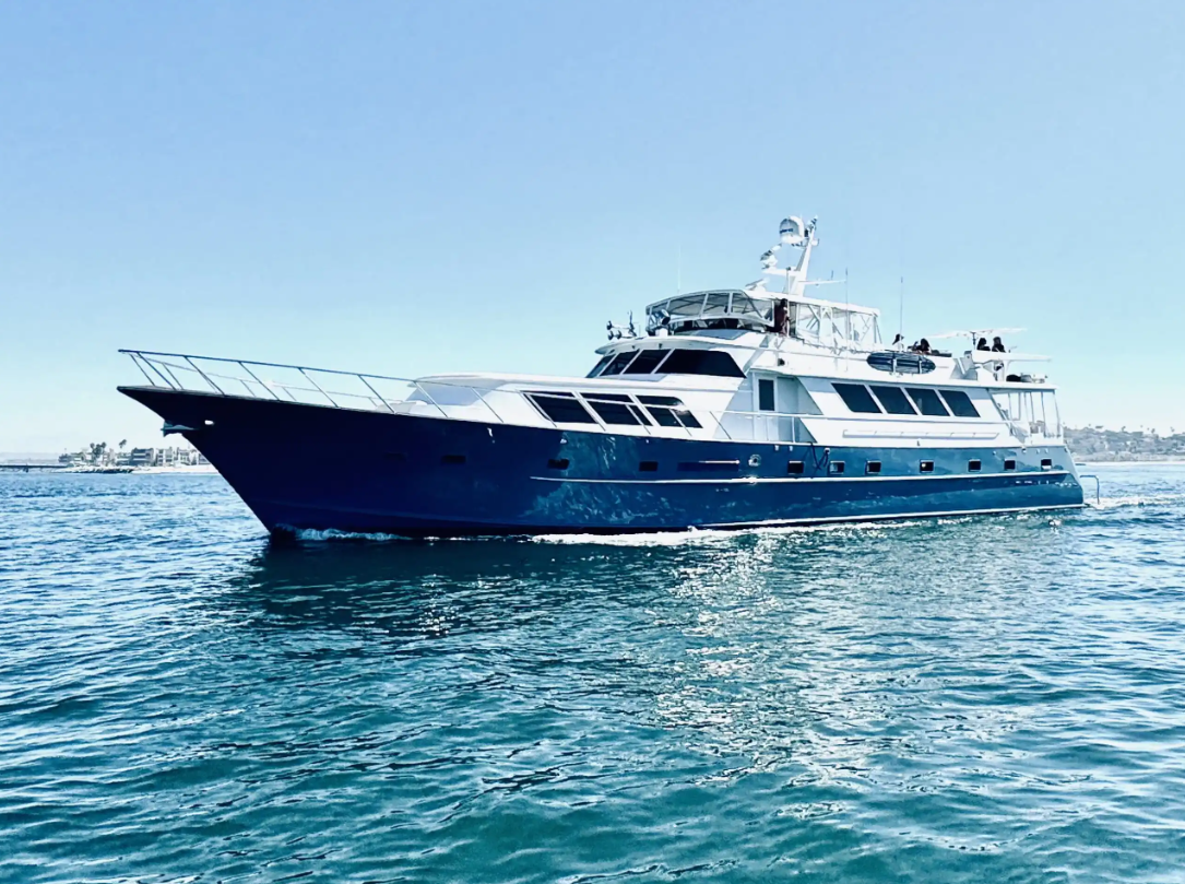 Lei Yacht Charter