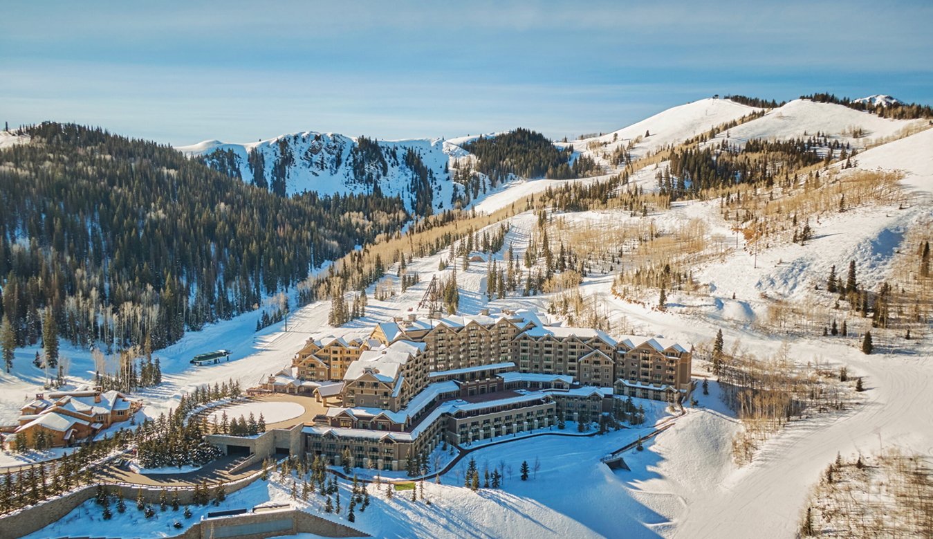 a building in the snow