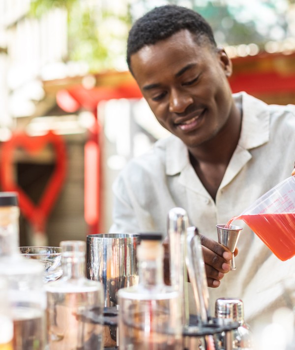 When you’re ready for a bit of creative exploration, try your hand at the process and join the island’s community of certified RumMasters.