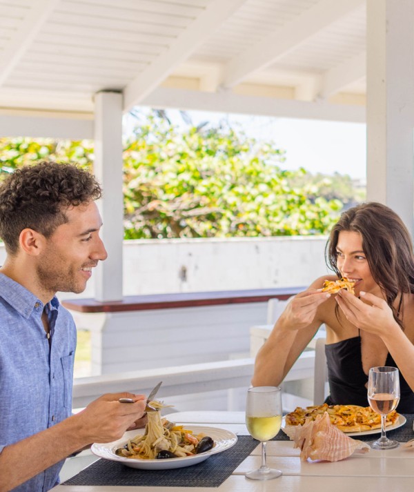 Find a seat at an abundance of restaurants serving cuisine rich in homegrown fruits, vegetables, fresh-caught seafood and the land’s finest cuts.