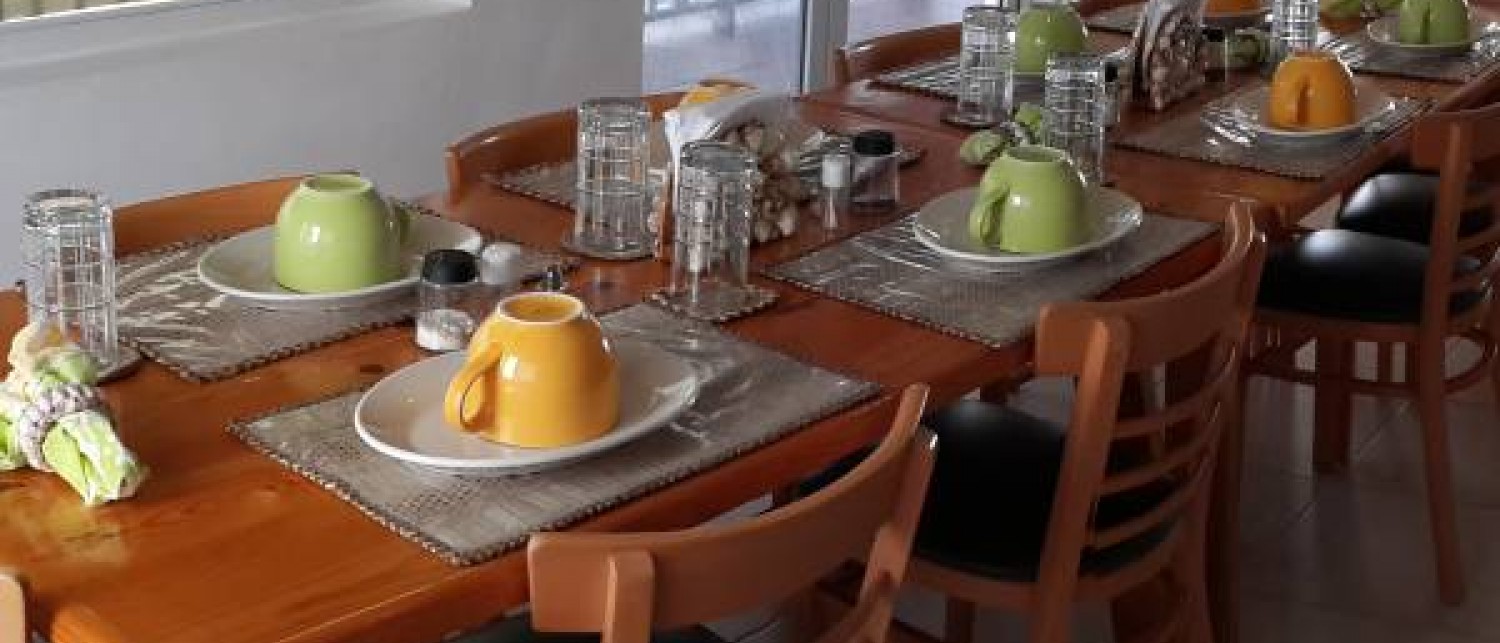 Junette's CafÃ© & Clubhouse 