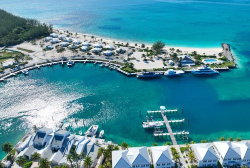 a body of water with boats and buildings