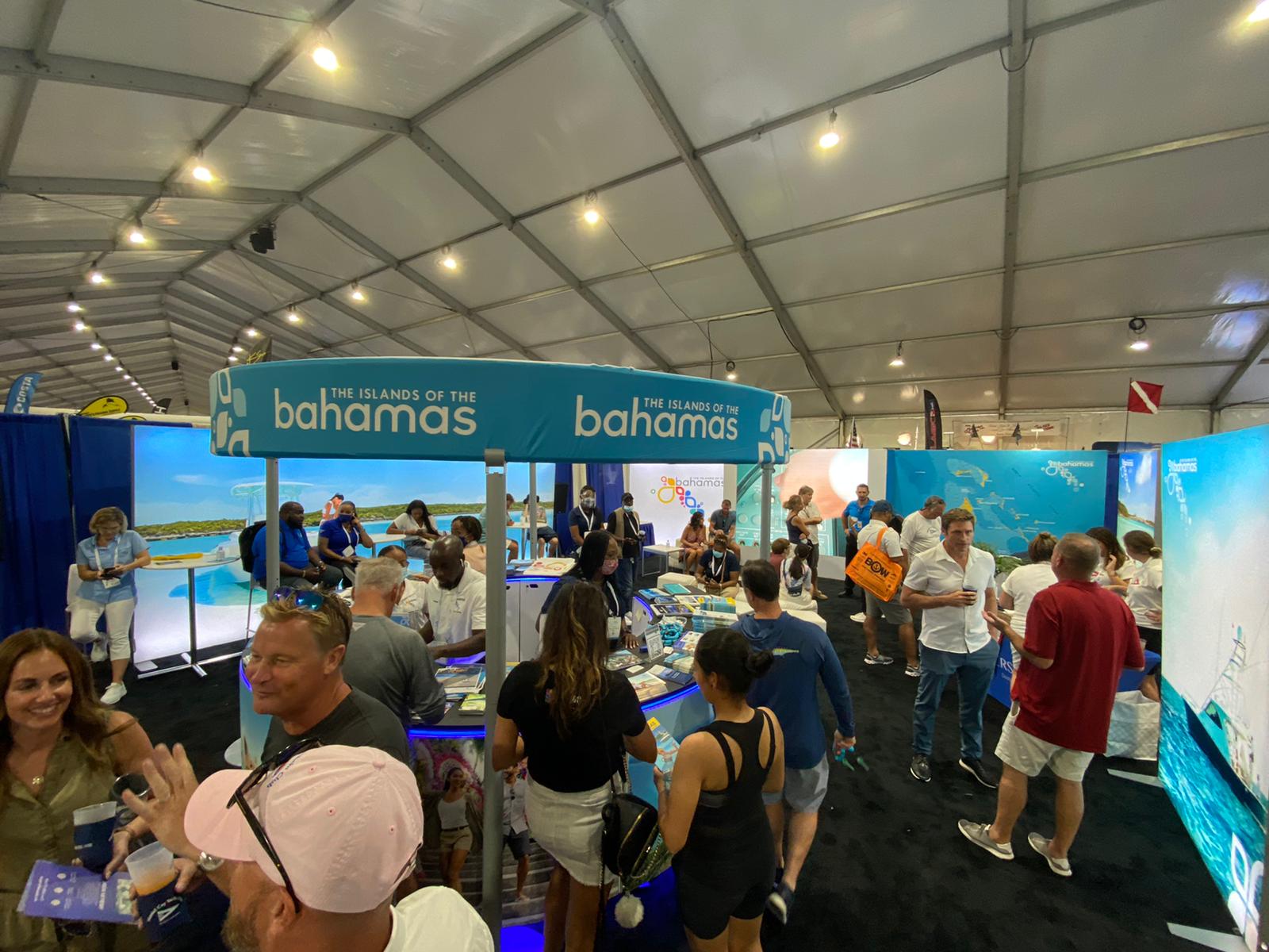 photo of visitors at bahamas pavilion at flibs copy 2